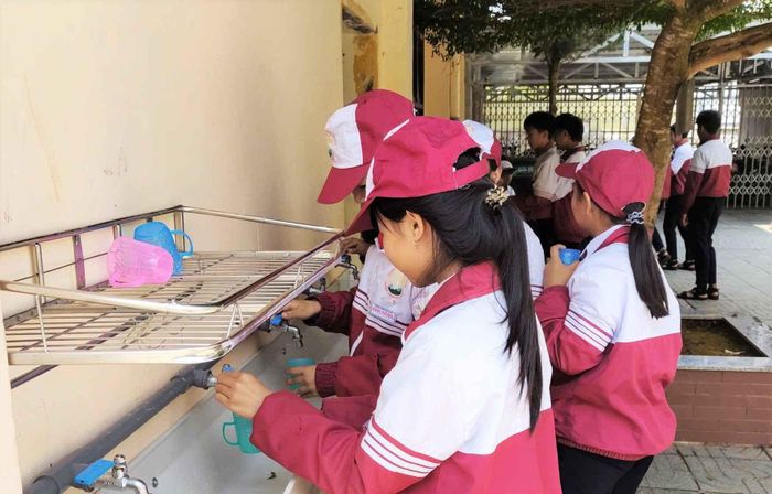 Công ty CP Nước Sài Gòn - Đan Kia tặng hệ thống nước sạch cho học sinh trường Hùng Vương