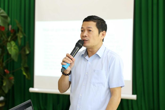 Nhà báo, tiến sĩ Nguyễn Tri Thức, Ủy viên Ban Biên tập, Giám đốc Trung tâm Chuyên đề và Truyền thông - Pháp luật, Tạp chí Cộng sản giảng dạy chuyên đề “Một số kỹ năng tổ chức tác phẩm chất lượng cao tham dự giải báo chí toàn quốc”