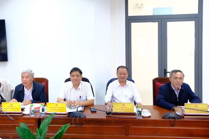 Đại diện lãnh đạo các đơn vị tham dự buổi làm việc