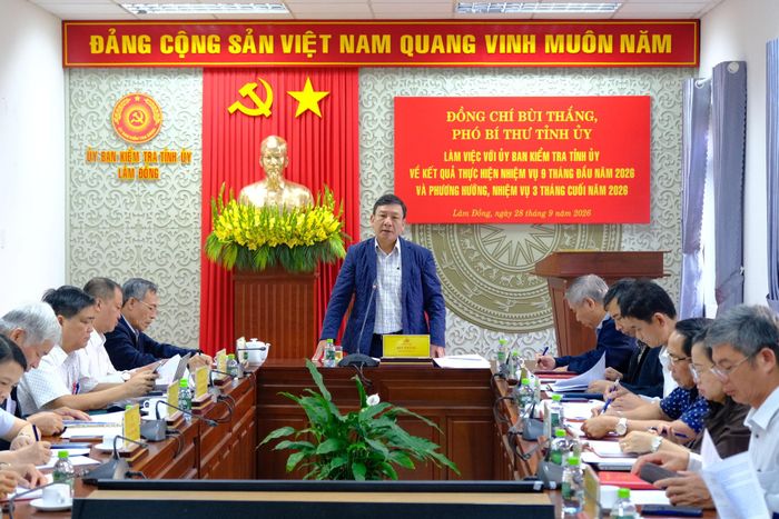 Đồng chí Bùi Thắng, Phó Bí thư Tỉnh ủy chủ trì buổi làm việc với Ủy ban Kiểm tra Tỉnh ủy