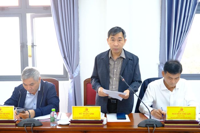 Đồng chí Vũ Tuấn Anh, Tỉnh ủy viên, Phó Chủ nhiệm Thường trực Ủy ban Kiểm tra Tỉnh ủy báo cáo công tác thực hiện nhiệm vụ 9 tháng năm 2026 và phương hướng triển khai nhiệm vụ 3 tháng cuối năm