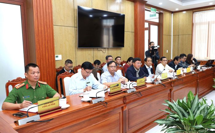 Lãnh đạo các sở, ban, ngành, địa phương dự buổi tiếp công dân