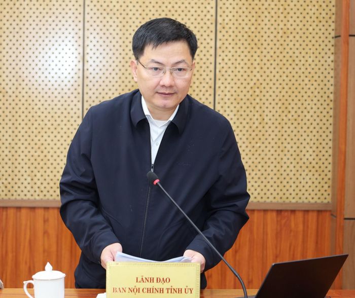 Tỉnh ủy viên, Phó trưởng Ban Nội chính Tỉnh ủy Lâm Đồng Phan Thế Hanh báo cáo rà soát các nội dung liên quan