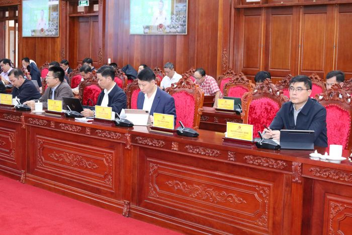 Lãnh đạo các sở, ban, ngành dự hội nghị