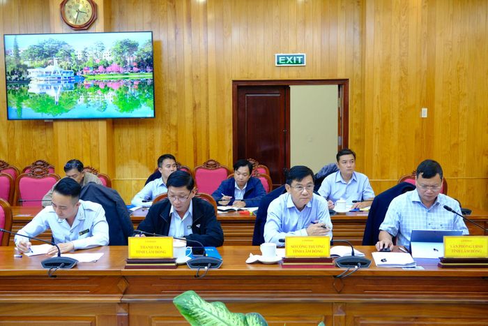 Đại diện lãnh đạo các đơn vị, sở, ngành tham dự buổi làm việc