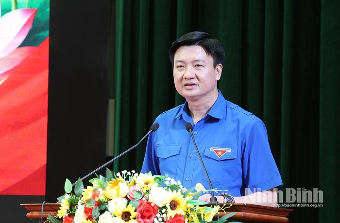 Đồng chí Trần Ngọc Nam, Uỷ viên Ban Thường vụ Trung ương Đoàn, Tỉnh ủy viên, Bí thư Tỉnh đoàn phát biểu khai mạc Chương trình.