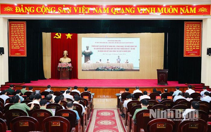 Quang cảnh hội nghị tại điểm cầu tỉnh Ninh Bình.