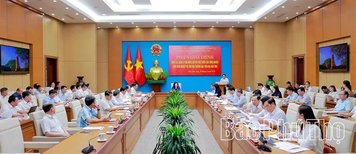 Quang cảnh phiên họp.
