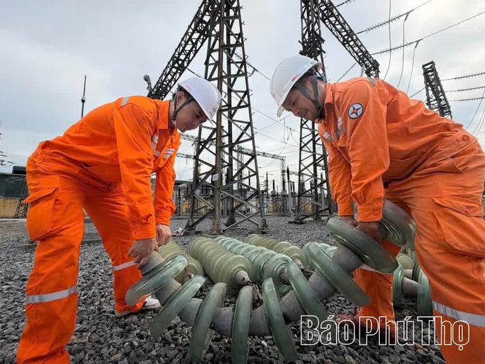 Công ty Điện lực triển khai các dự án đầu tư mới, nâng cấp hệ thống điện đảm bảo cung ứng điện.