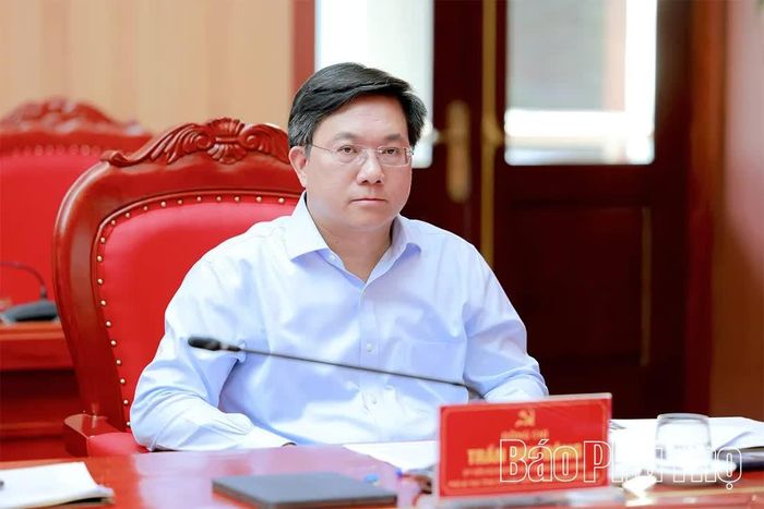 Đồng chí Chủ tịch UBND tỉnh Trần Duy Đông tham dự hội nghị.
