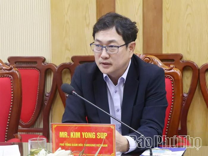 Ông Kim Yong Sup - Phó Tổng Giám đốc Samsung Việt Nam phát biểu tại buổi khảo sát.