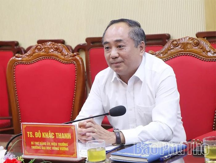 Lãnh đạo Trường Đại học Hùng Vương phát biểu tại buổi làm việc.