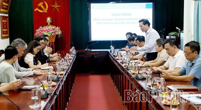 Đoàn công tác làm việc tại Trường Cao đẳng Kỹ thuật - Công nghệ Vĩnh Phúc.