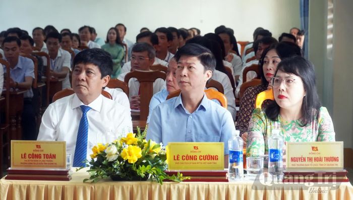 Đại biểu tham dự buổi lễ - Ảnh: N.M