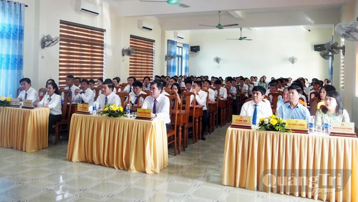 Đại biểu tham dự buổi lễ - Ảnh: N.M