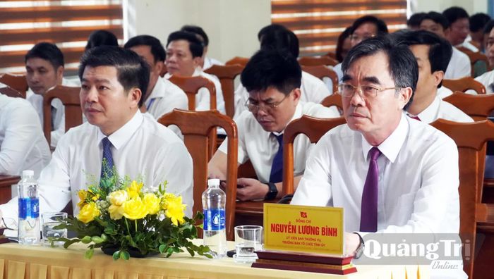 Đại biểu tham dự buổi lễ - Ảnh: N.M