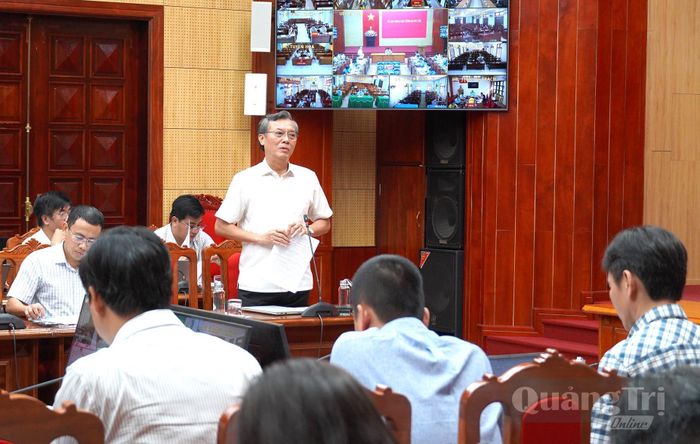 Đại diện lãnh đạo Sở Dân tộc và Tôn giáo báo cáo tình hình giải ngân nguồn vốn các chương trình được giao - Ảnh: C.H