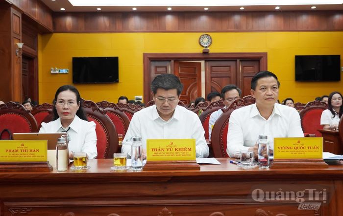 Các đại biểu tham dự phiên họp tại điểm cầu tỉnh Quảng Trị - Ảnh: X.P