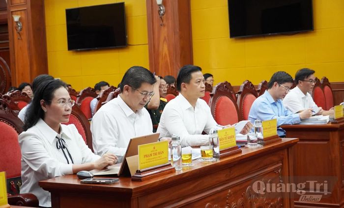 Các đại biểu tham dự phiên họp - Ảnh: X.P