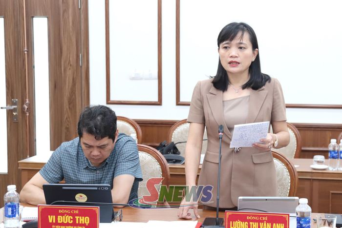 Đồng chí Ủy viên Ban Thường vụ Tỉnh ủy, Trưởng Ban Nội chính Tỉnh ủy phát biểu tại hội nghị.