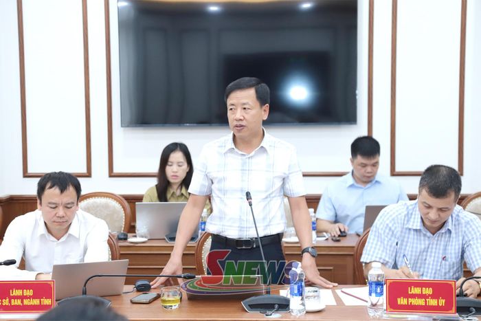 Lãnh đạo Báo và Phát thanh, Truyền hình Sơn La phát biểu tại hội nghị.