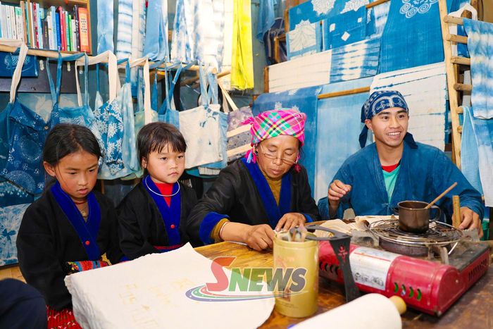 Nghề nhuộm chàm - nét văn hoá của người Mông Tà Xùa trở thành sản phẩm du lịch trải nghiệm độc đáo.