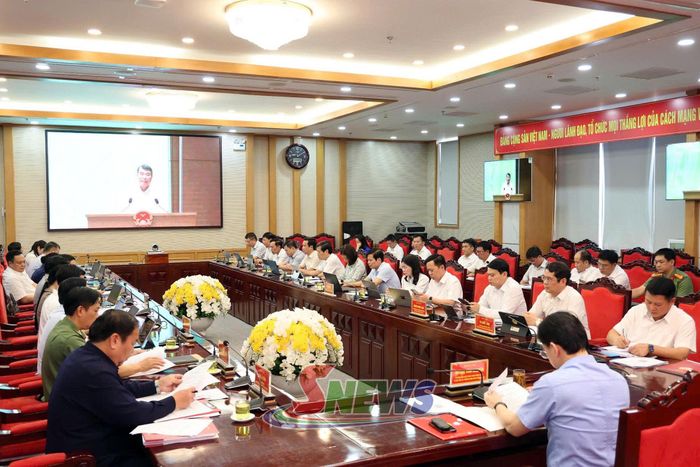 Phiên họp được trực tuyến đến các điểm cầu.