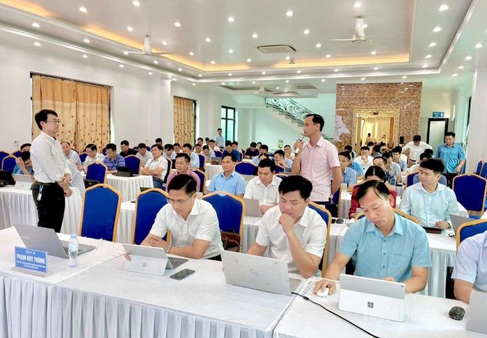 Học viên trao đổi tại lớp bồi dưỡng ở điểm cầu phường Hà Giang 1.