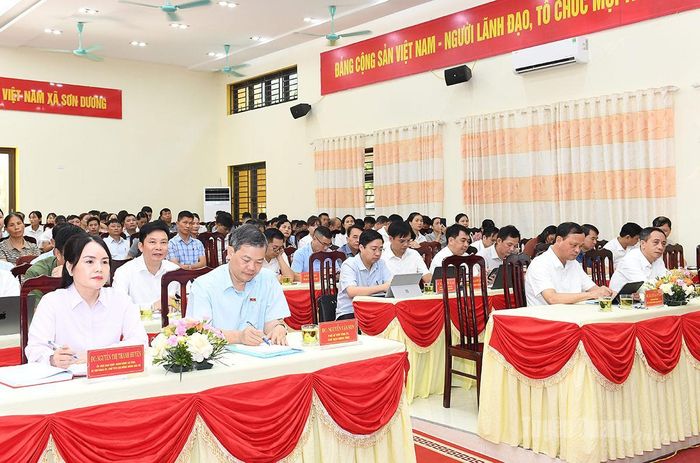 Đồng chí Nguyễn Văn Sơn, Phó Bí thư Tỉnh ủy, Chủ tịch HĐND tỉnh và các đại biểu dự hội nghị.