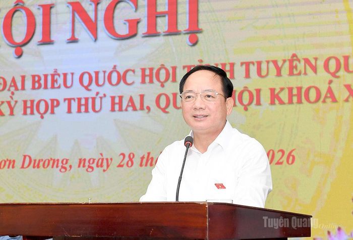 Đồng chí Trịnh Văn Quyết, Ủy viên Bộ Chính trị, Bí thư Trung ương Đảng, Trưởng Ban Tuyên giáo Trung ương phát biểu tại Hội nghị tiếp xúc cử tri.