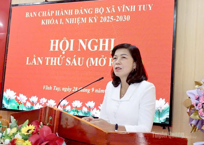 Đồng chí Phạm Thị Minh Xuân, Ủy viên Ban Thường vụ Tỉnh ủy, Phó Chủ tịch HĐND tỉnh phát biểu chỉ đạo tại Hội nghị.