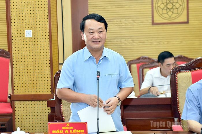 Đồng chí Bí thư Tỉnh ủy Hầu A Lềnh phát biểu tại hội nghị.