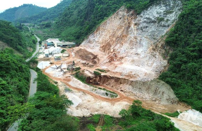 Hoạt động khai thác đá vôi tại một mỏ khoáng sản trên địa bàn xã Chợ Đồn, tỉnh Thái Nguyên.