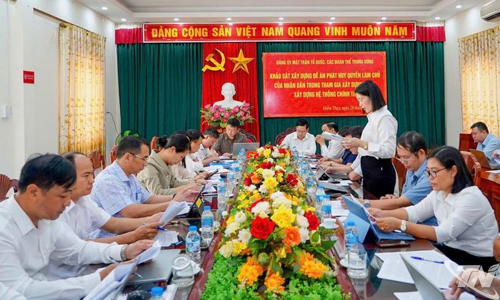 Đoàn công tác của Trung ương làm việc tại xã Điềm Thụy.