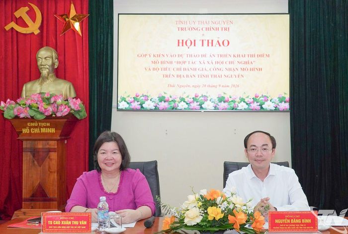 Đồng chí Nguyễn Đăng Bình và TS. Cao Xuân Thu Vân chỉ đạo Hội thảo.
