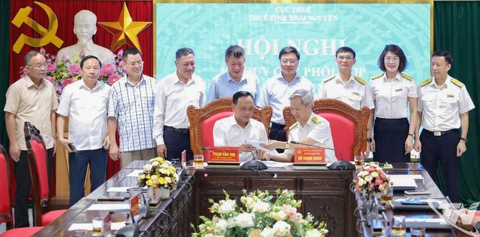 Lãnh đạo Thuế tỉnh và Sở Công Thương ký Quy chế phối hợp.