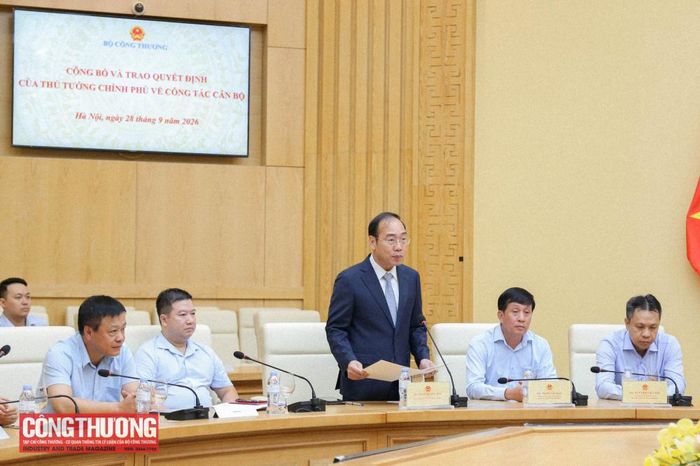 Vụ trưởng Vụ Tổ chức cán bộ Trần Quang Huy công bố Quyết định bổ nhiệm Thứ trưởng Bộ Công Thương Lương Hoàng Thái