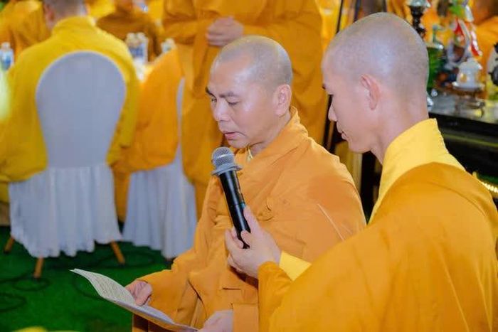 Thượng tọa Thích Chúc Hiếu dâng lời phát nguyện