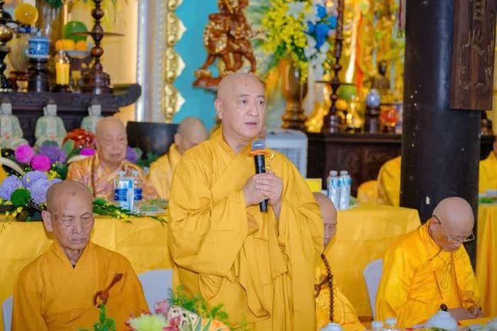 Hòa thượng Thích Huệ Thông ban đạo từ