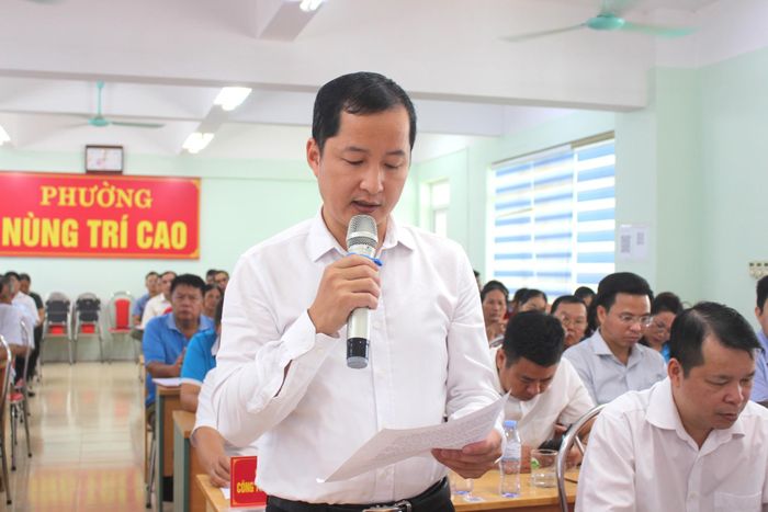 Cử tri Đàm Hải Doanh, Trưởng Ban Xây dựng Đảng phường Nùng Trí Cao nêu kiến nghị.