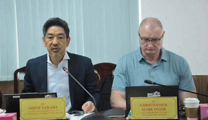 Chuyên gia giao thông cao cấp WB Shigeyuki Sakaki phát biểu tại buổi làm việc.