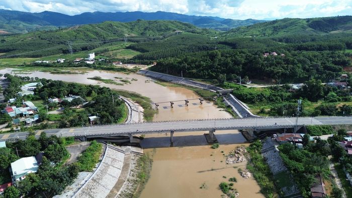 Dự án triển khai nối tiếp về phía Đông công trình kè chống sạt lở được tỉnh Kon Tum cũ hoàn thành năm 2024. (Ảnh: Lê Danh)