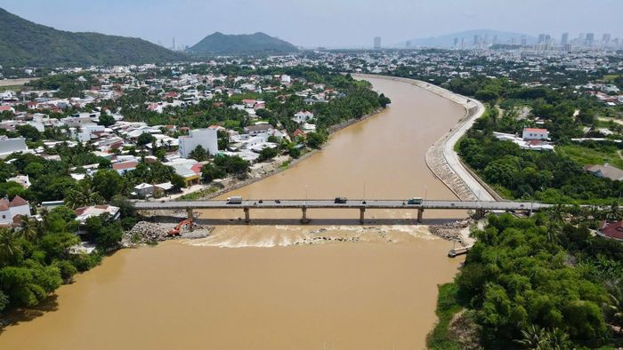 Việc tháo dỡ đập cũ nhằm trả lại không gian dòng chảy, nâng khả năng thoát lũ của sông Cái Nha Trang. Tổng kinh phí thực hiện phương án gần 1,8 tỷ đồng.