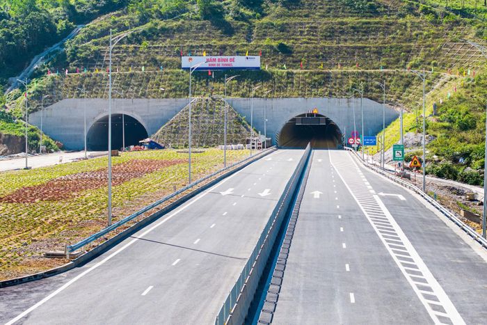 Chủ đầu tư và liên danh nhà thầu đang tập trung thi công giai đoạn II, cao tốc Quảng Ngãi - Hoài Nhơn.