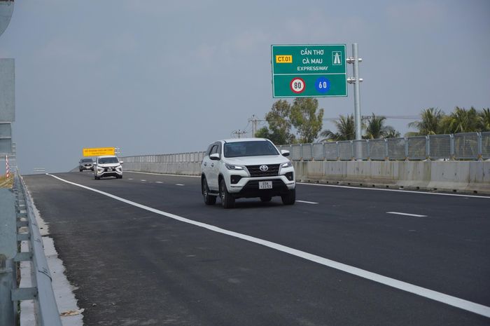 Mạng lưới cao tốc được đẩy mạnh đầu tư góp phần quan trọng trong thúc đẩy thông thương, tạo thuận lợi đi lại cho người dân khu vực ĐBSCL. (Ảnh: Lê An).