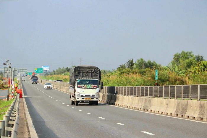 Cao tốc Mỹ Thuận - Cần Thơ hiện đang được khai thác quy mô 4 làn xe hạn chế.