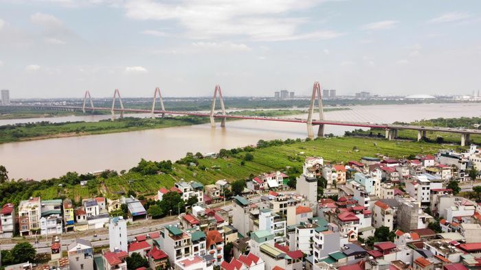 Theo các chuyên gia, tái định cư không chỉ là bố trí nơi ở mới, mà còn đặt ra yêu cầu bảo đảm hạ tầng, sinh kế và ổn định cuộc sống lâu dài.