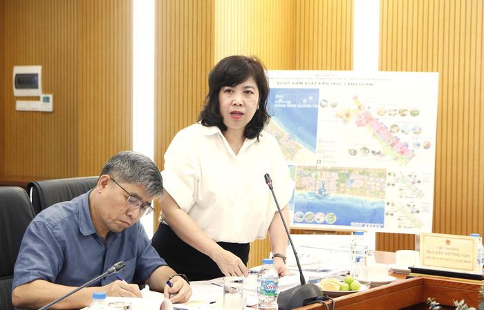 Bà Trần Thu Hằng, Vụ trưởng Vụ Quy hoạch - Kiến trúc góp ý cho điều chỉnh quy hoạch khu kinh tế Đông Nam Quảng Trị.