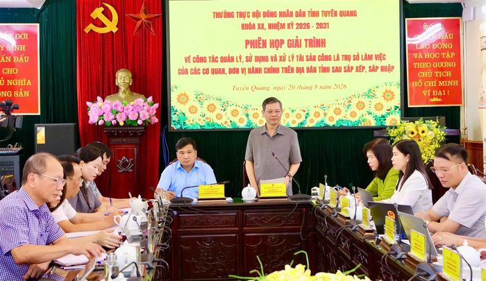 Thường trực HĐND tỉnh Tuyên Quang tổ chức phiên họp nghe giải trình về công tác quản lý, sử dụng và xử lý tài sản công là trụ sở làm việc của các cơ quan, đơn vị hành chính sau sắp xếp, sáp nhập trên địa bàn. Ảnh: Lý Thu