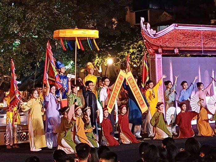 Cuộc thi giúp học sinh thể hiện những hiểu biết của mình về quá trình hình thành, phát triển Di tích Quốc gia đặc biệt Văn Miếu - Quốc Tử Giám. Ảnh: HH